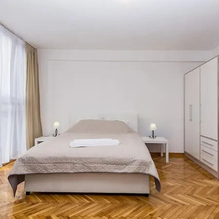Apartment Pionir *